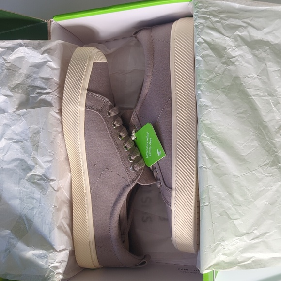 Cariuma (Mystic Grey Canvas/Off-White Sole) 10.5M/12W - Picture 6 of 9